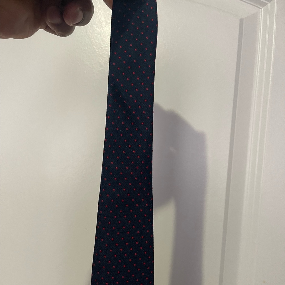 Christian Dior Tie Navy Blue with red tiny spots Sz Os - Picture 4 of 13